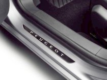 Sada dvou ozdobnch kryt prah pednch dve z hlinku a logem Peugeot (1607558180)